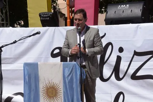 Serenal instó por levantar banderas del esfuerzo, trabajo y honestidad