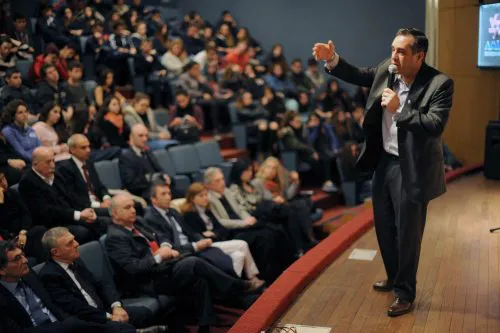 Finocchiaro pidió justicia por la AMIA