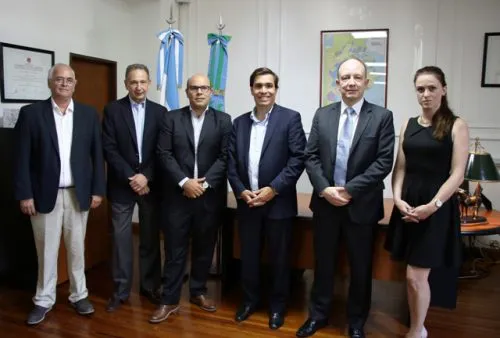 Una empresa filipina cerca de invertir 150 millones en los puertos provinciales