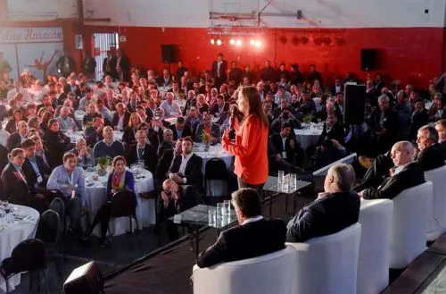 Vidal cenó con 400 intendentes de Cambiemos en el club Huracán