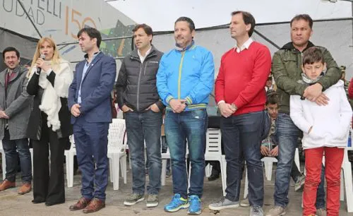 El grupo Fenix sale a la cancha