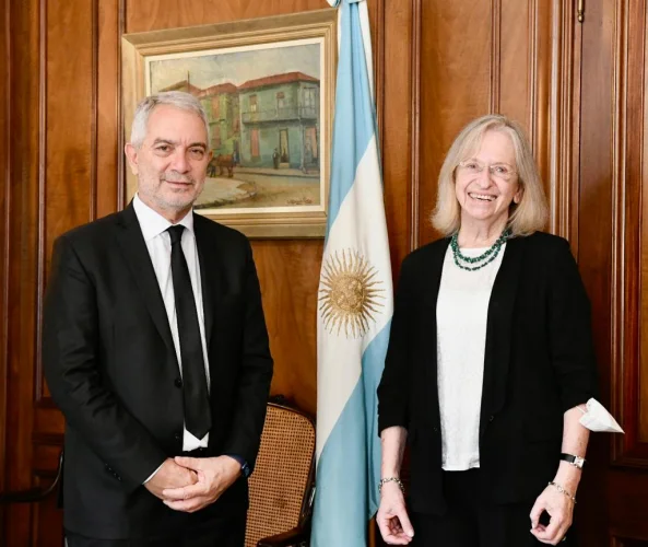 Hilda Kogan junto a Julio Alak