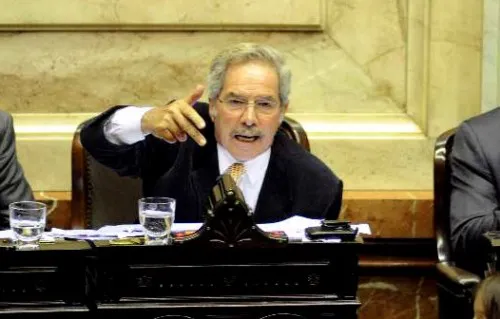 Solá reclamó una ley de clasificación de drogas sintéticas