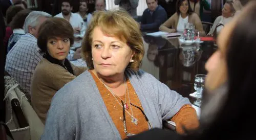 Petrocini endurece la postura y pide "no debatir el salario por los medios"