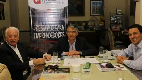 Puglelli firmó acuerdo con Provincia Microempresas