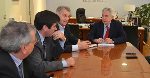 Los industriales presionan para que la provincia adhiera a la ley de ART