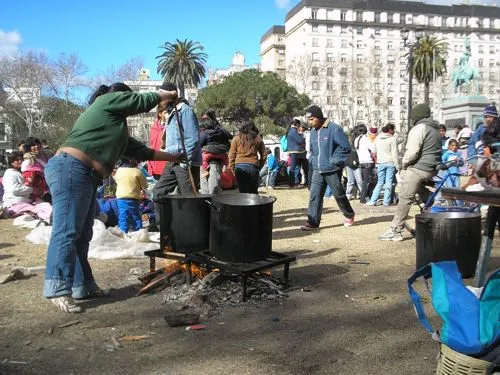 Emergencia social: Cortes y ollas populares antes del tratamiento