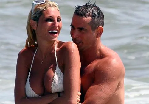 Tras el topless súper jugado, Vicky Xipolitakis desmintió estar de novio