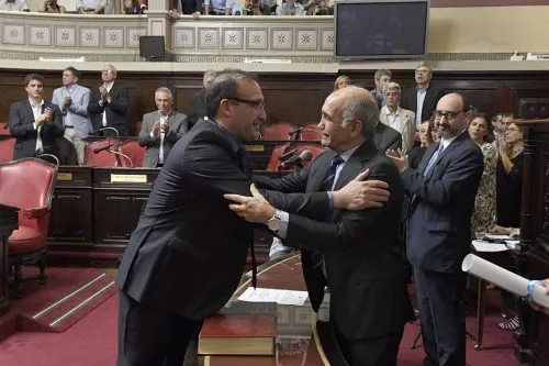 Luis Vivona: "Vamos a trabajar por las materias pendientes que tiene el oficialismo"