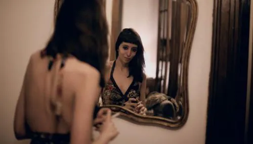 Florencia K cobra $ 57.000 y tiene un jardinero a su cargo