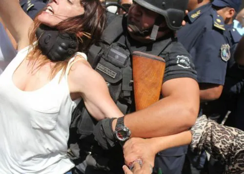 Brutal represión a legisladores y dirigentes políticos y sociales en Jujuy