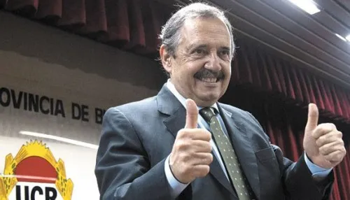 Alfonsín contra los monopolios de las tarjetas de crédito