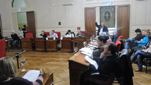 Abella sigue aumentando los impuestos