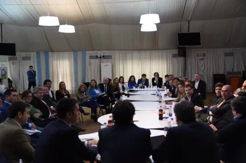 El gobierno reunió a legisladores por las inundaciones