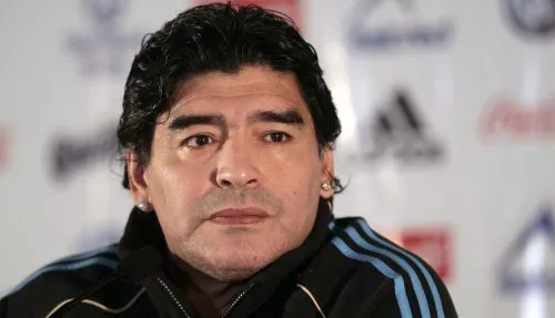 Maradona: “Dirijo la selección de gratis”