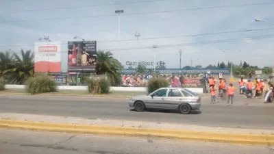 Urgente: Cercan el Carrefour de Adrogué para pedir comida