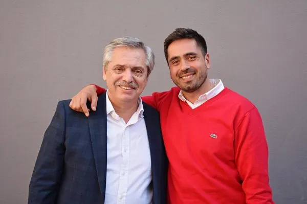 Iván Villagrán junto a lberto Fernández