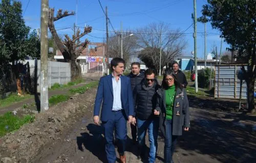 Los senadores de Cambiemos recorren obras para afinar la campaña
