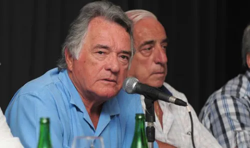 Barrionuevo pidió apoyar al gobierno "no menos de dos años"