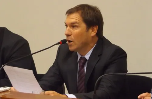 Di Cesare: “De 100 pesos de impuestos, a los municipios le vuelve 5”
