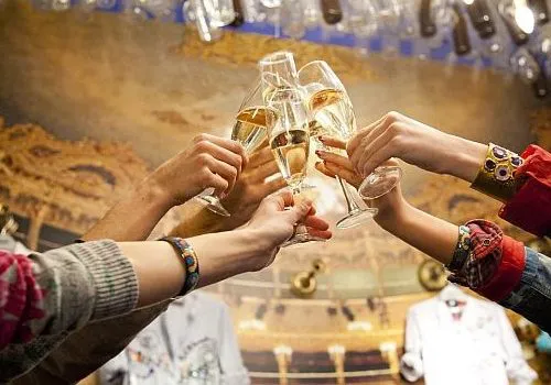 Alertan sobre el riesgo de consumir alcohol en exceso durante las fiestas