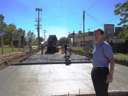 “Es una satisfacción poder comenzar con el plan de pavimentación de Lezama”