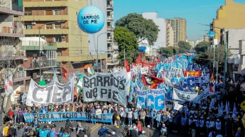 Sin protestas, Gobierno y movimientos sociales se reúnen