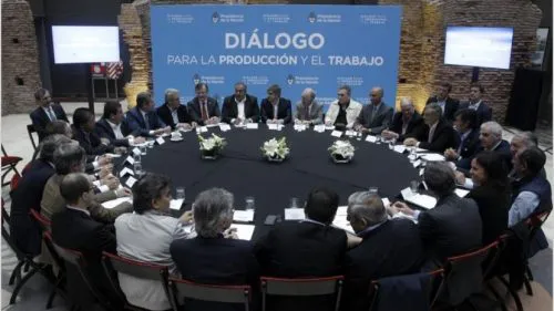 Acuerdan un bono de fin de año de $ 2000 para el sector privado
