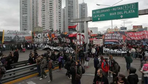 La CGT realiza su primer paro contra la administración Macri