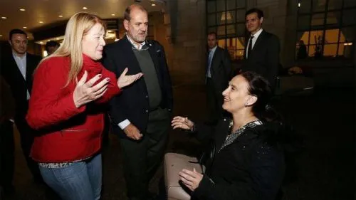 Michetti y Stolbizer se tiraron flores tras un encuentro en Canadá