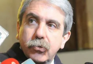 Aníbal Fernández arremetió contra Vidal por efectuar 8 mil despidos en la Provincia