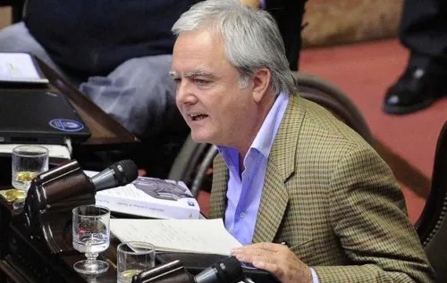 Pinedo: “Te dan un minuto para responder 10 mentiras”