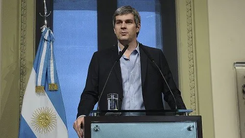 El gobierno advierte, "tarde o temprano las facturas de gas habrá que pagarlas"