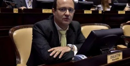 Daletto cruzó al massismo por las críticas al revalúo fiscal