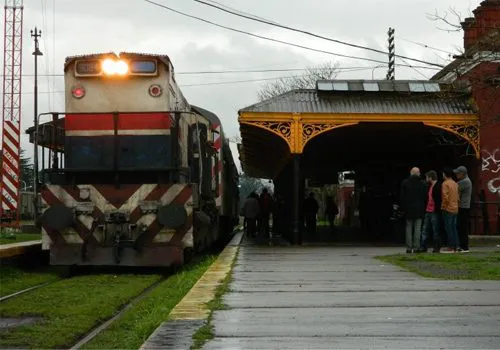 Provincia firma el traspaso a Nación de la deficiente Ferrobaires