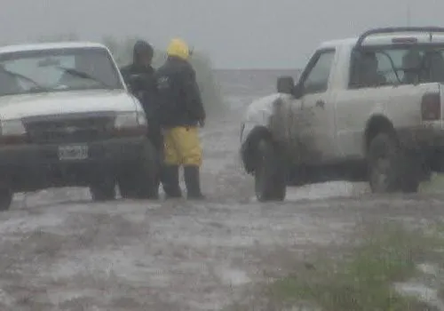 Evacuados, caminos anegados a causa de las lluvias en General Villegas