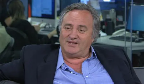 Arremeten duro contra De la Torre