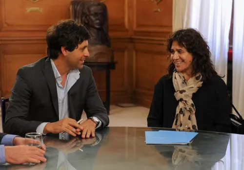 ¿A quiénes beneficia el convenio que firmó De Luca con la ministra Ortiz?