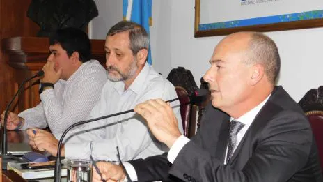 Le reclaman autocrítica a Fisher