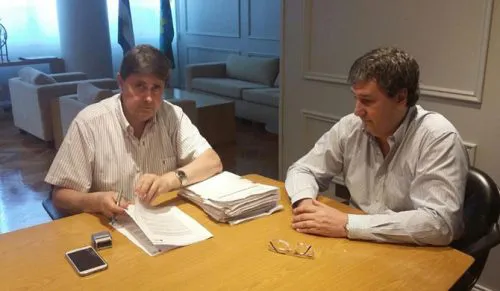 Gargaglione firmó convenio para pavimentar el circuito automovilístico