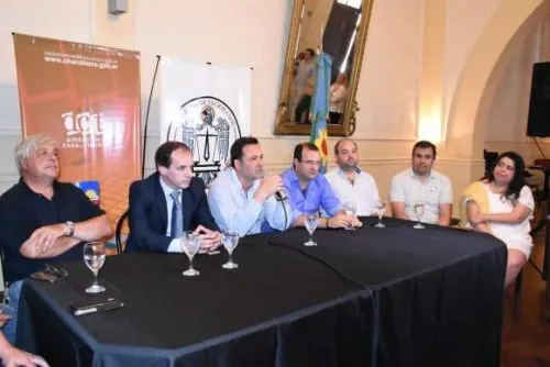 Aiola firmó regulaciones de escrituras