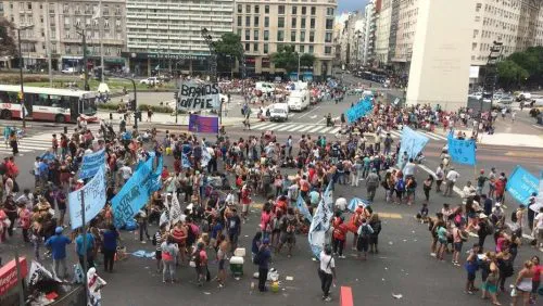 ¿Qué definirán las organizaciones sociales para que se ejecute la Emergencia Social?