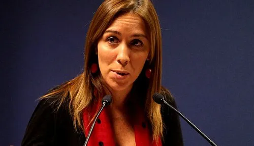 La gobernadora presentó el programa "Abanderados"