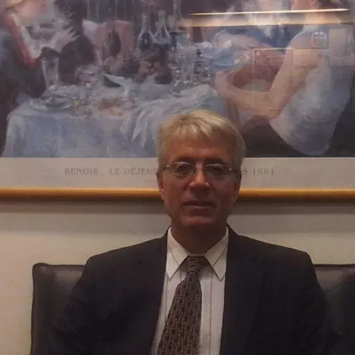 “Me pudre tu cara y tu bigote, te voy a buscar todas las clases”: El maltrato de un docente universitario ¡Hay videos!