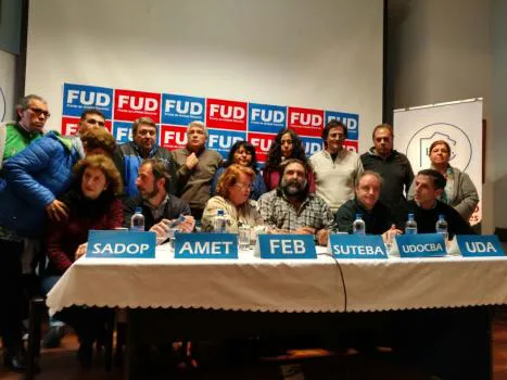 El gobierno provincial "está tirando la pelota afuera"