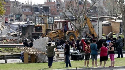 Provincia: aprueban ley que suspende desalojos en villas y asentamientos