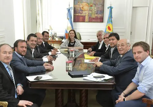 Vidal recibió a intendentes peronistas de la sexta