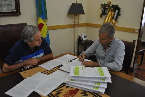Javier Gastón anunció obras en materia de agua potable y cloacas