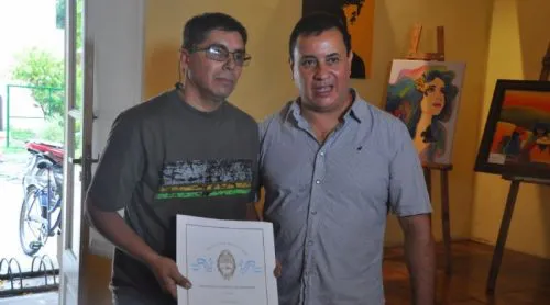 Gómez entregó escrituras a vecinos de San Vicente