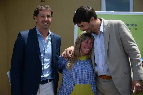 Galli entregó viviendas a familias de Olavarria